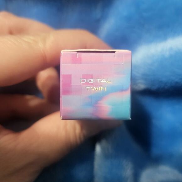 ColourPop Limited Edition Lux Lipstick in Digital Twin - NEW - Picture 3 of 3